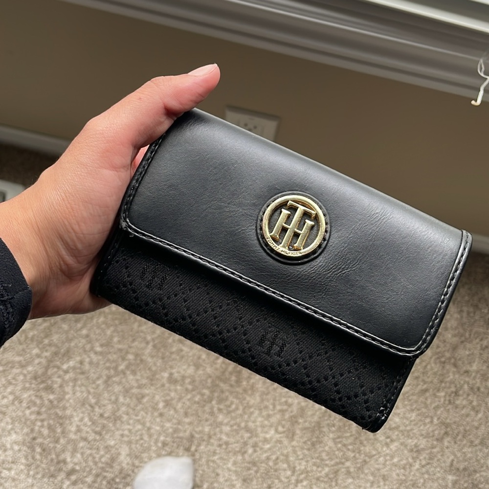 Tommy Hilfiger Mid Size Wallet